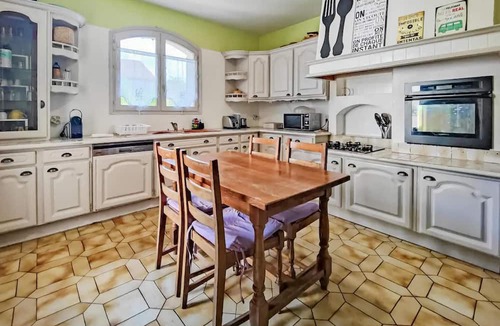 La Courneuve House | Large and family vacation home in a great location to discover Paris.