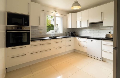 Bry-sur-Marne Villa | Cosy House with Garden Paris Disney