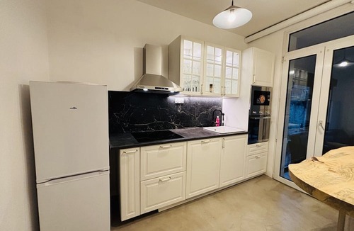 Vitry-sur-Seine Apartment | Apartment with large private garden. Greater Paris.