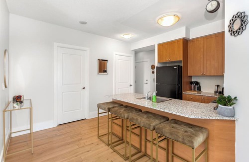 Fairview Condo | Lavish 2BR/2Bath Condo Steps to Square One Mall