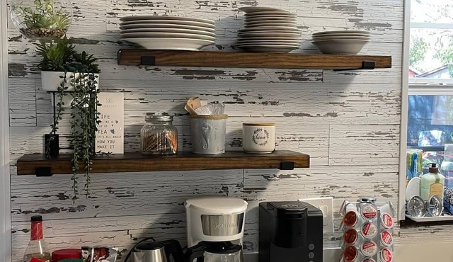 Minutes to Downtown & Beaches, Fully stocked with everything you could need!