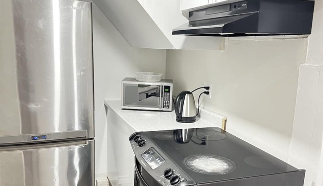 Full Furnished Freshly renovated cozy basement 5 minutes to Upper Canada Mall
