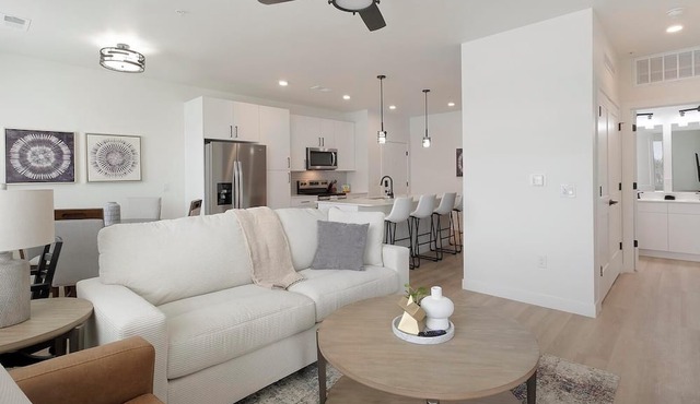 Landing | Spectacular 1BD, Clubhouse, Pool