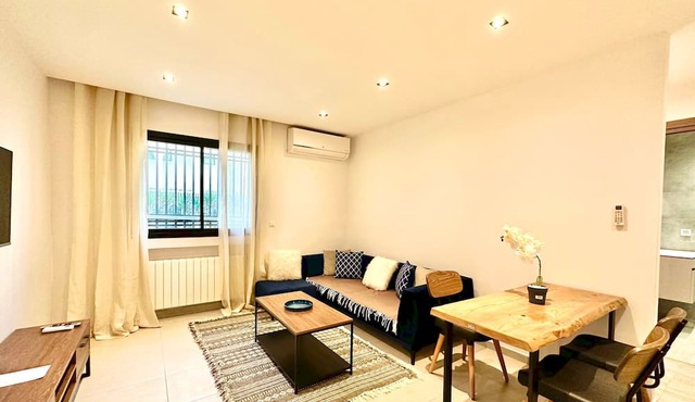 Sunset 101 brand new apt with gym in Lac 1