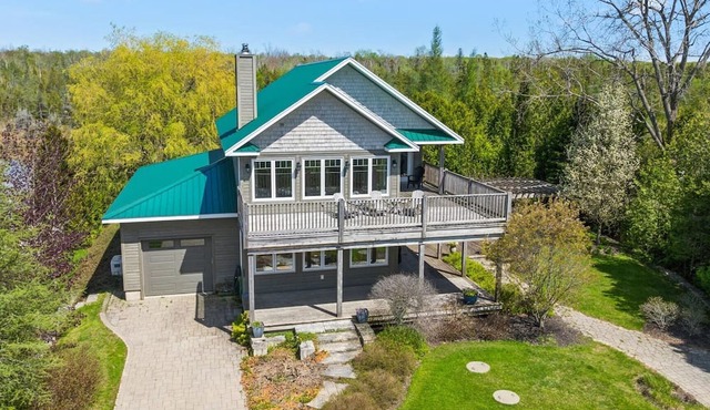 Topaz Beach Cottage | AC | Waterview