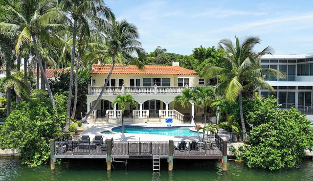 Waterfront Miami Beach Mansion, Grill, Private Pool, Guest House, Gated