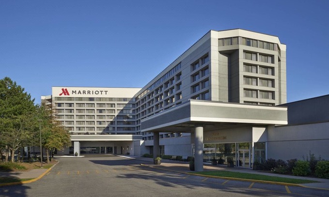 Etobicoke Hotel | Toronto Airport Marriott Hotel