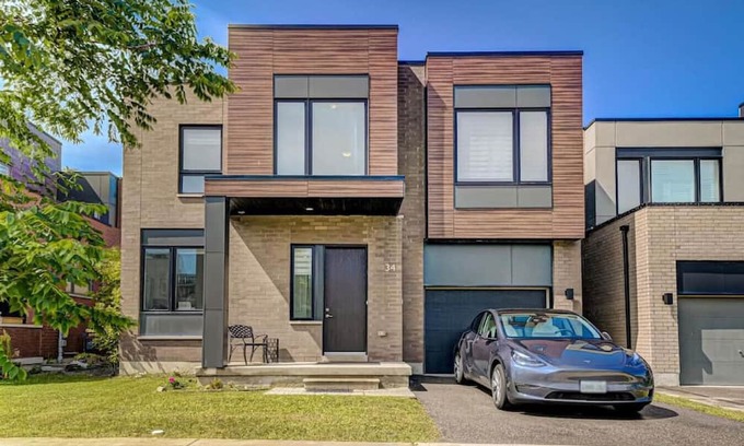 Downsview House | Downsview Park Private Bedroom E